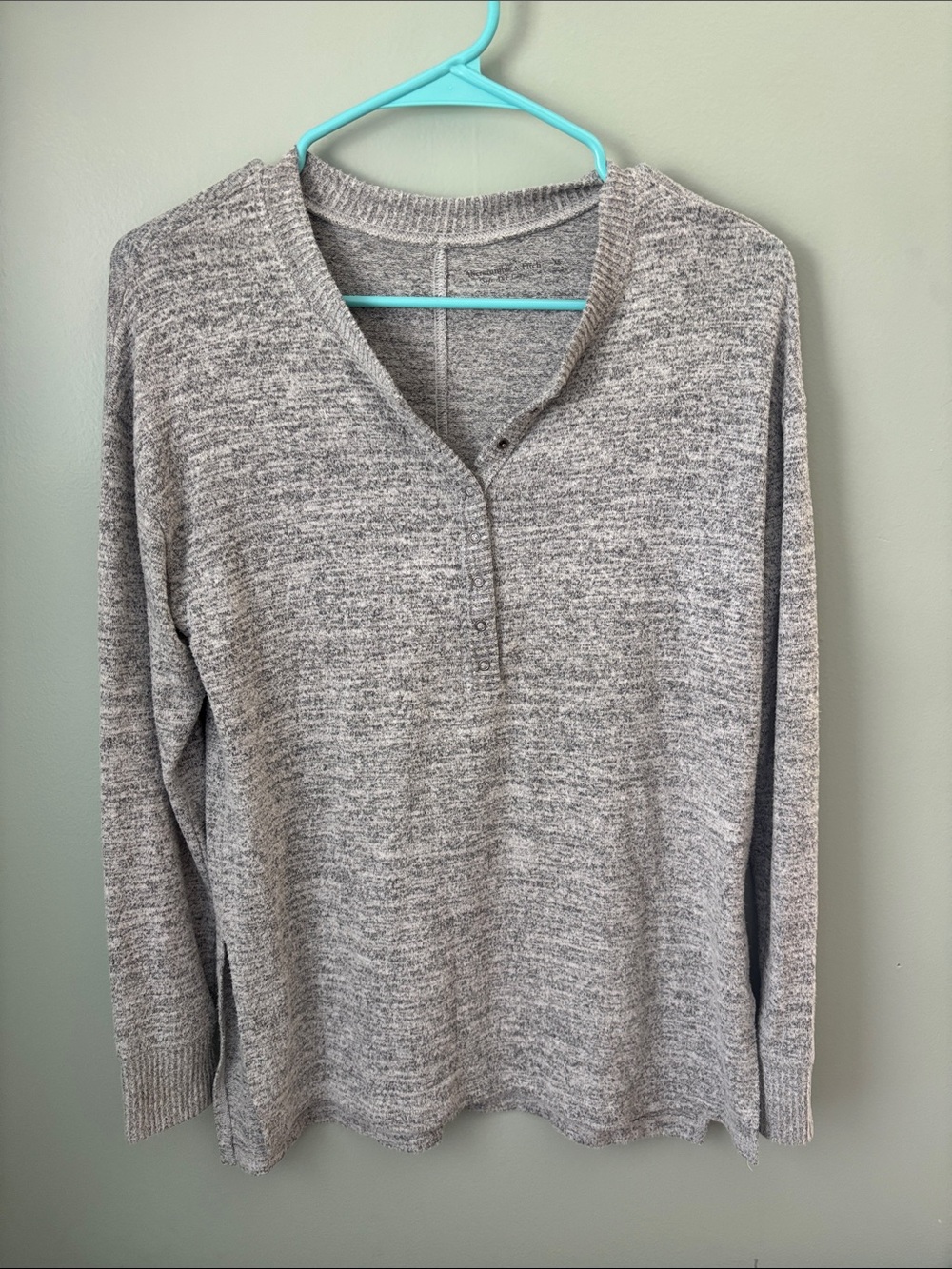 Abercrombie & Fitch Gray V-Neck Henley Sweater